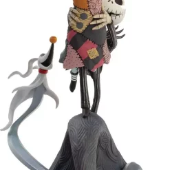 Brand new 🌟 Disney Nightmare Before 🎅 Christmas Q-Fig Elite Jack and Sally Flying 8-Inch Figure Diorama (Pre-Order ships January) 🧨